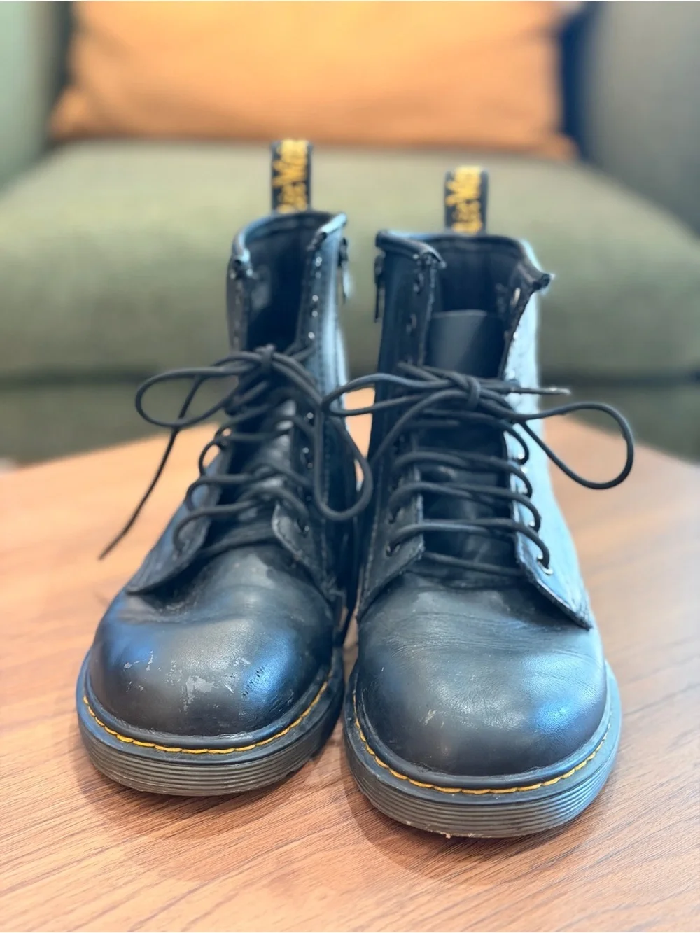 Girls US Size 3 Black Leather Dr. Martens Classic Lace Front w/ Side Zipper